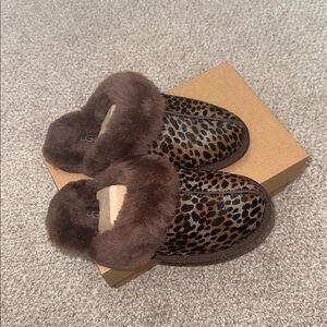 Brand New UGG Women's Fuzzy Leopard Slippers